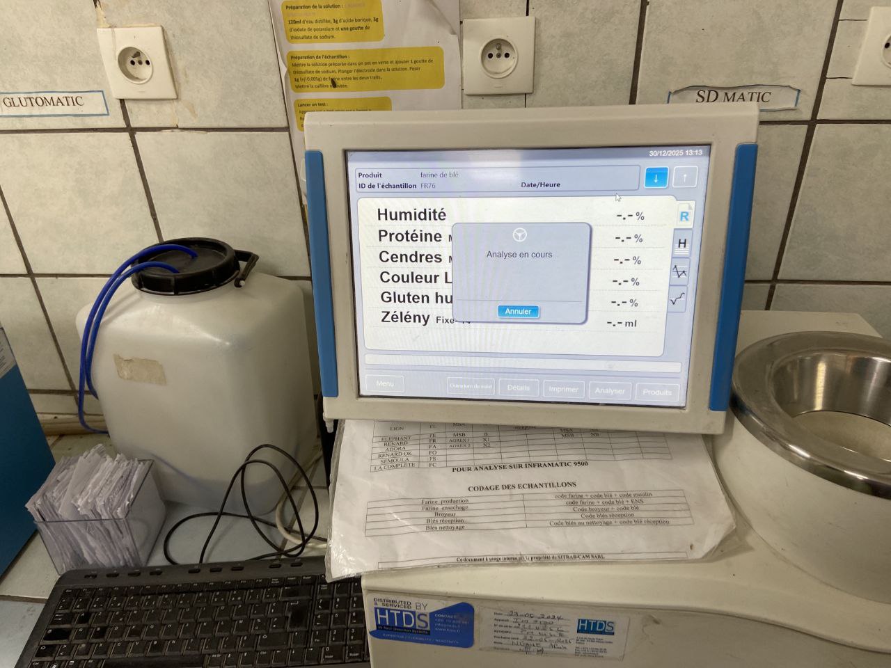 Laboratoire d'analyse qualité avec équipement SD MATIC